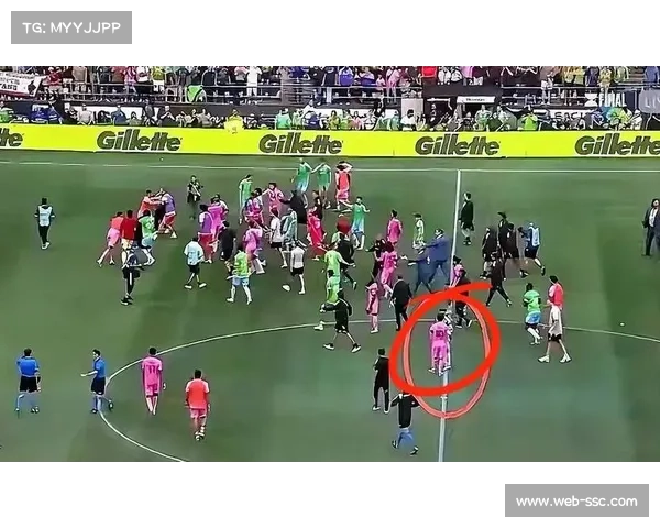 苏亚雷斯因朝对方人员吐口水遭联盟杯官方禁赛六场引发热议