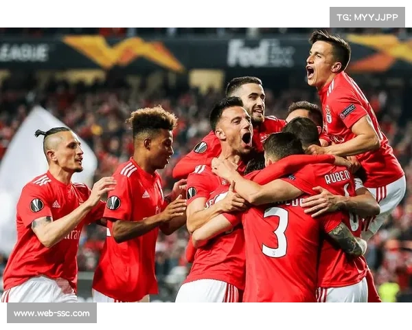 阿贾克斯4-2客胜卡拉巴赫，结束连败颓势