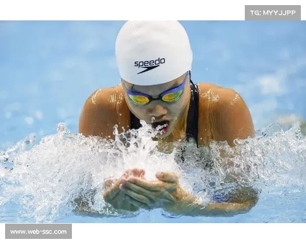 蛙泳战术革新见效，选手采用新式波浪式蹬腿提高速度